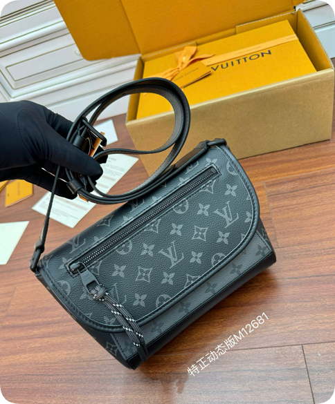 【高仿男包推薦】lv Pulse 郵差包 型號：M12681