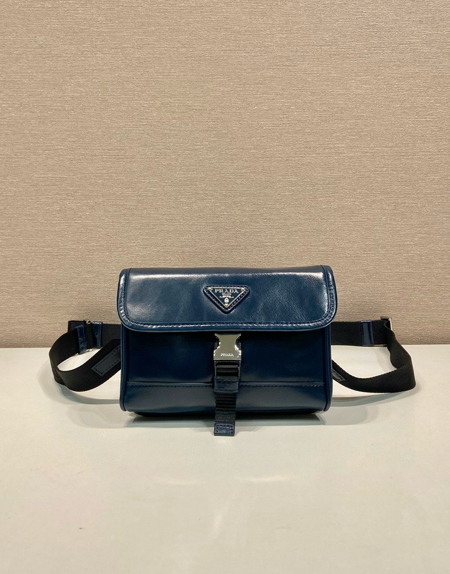 【高仿男包推薦】​Prada 油蠟皮小郵差包 2ZH108 手機包-深藍色