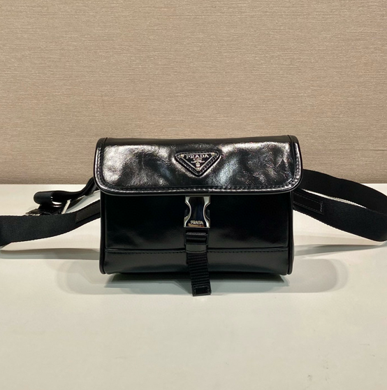 【高仿男包推薦】Prada 油蠟皮小郵差包 2ZH108 手機包-黑色