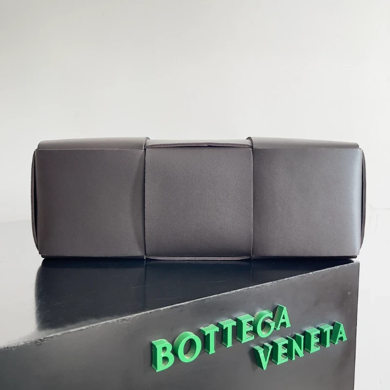 bottega veneta 高仿 超大矩形托特包 (3)
