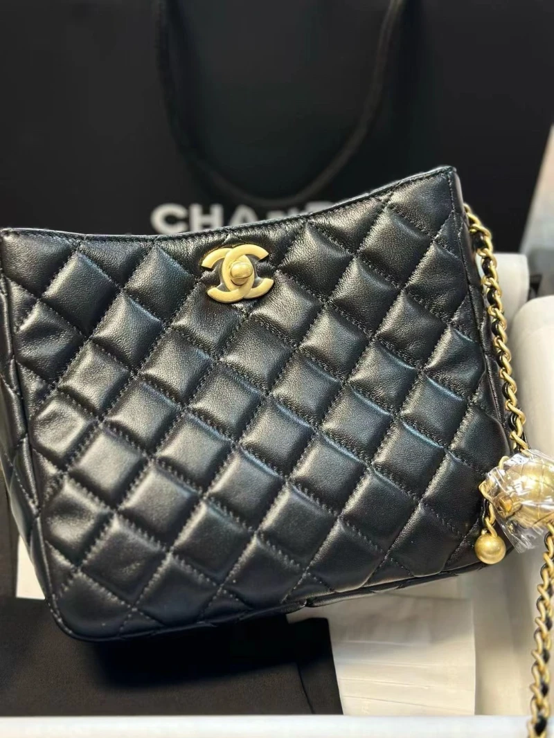 chanel 金球水桶包 (1)