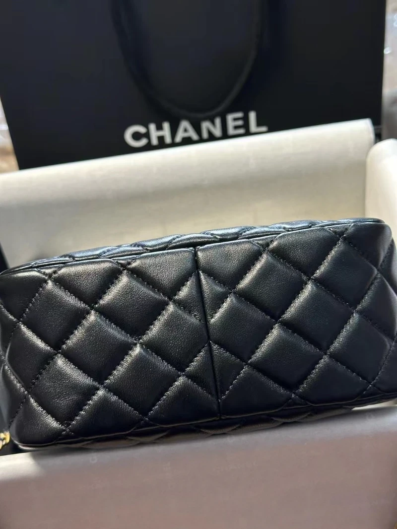 chanel 金球水桶包 (6)