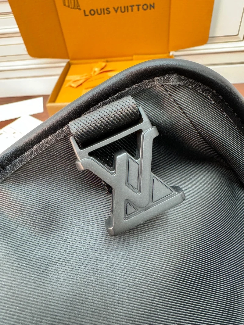 lv高仿男包 型號：m12517 (7)