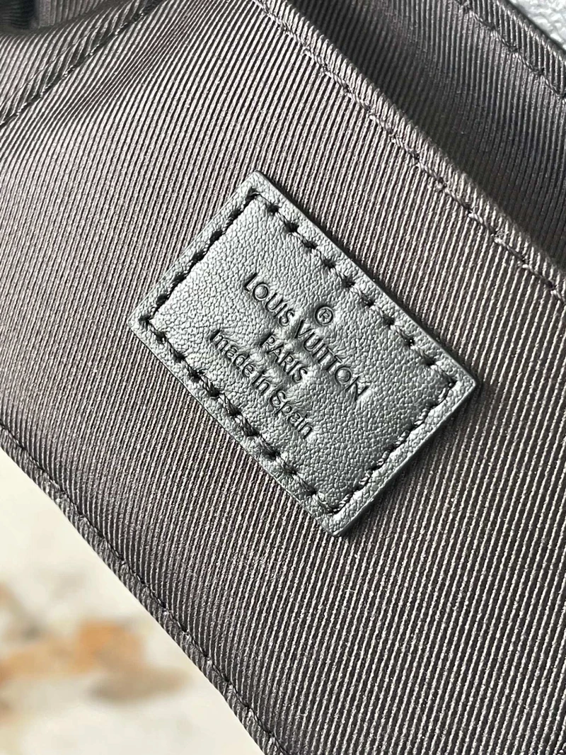 lv高仿男包 型號：m12806 (9)