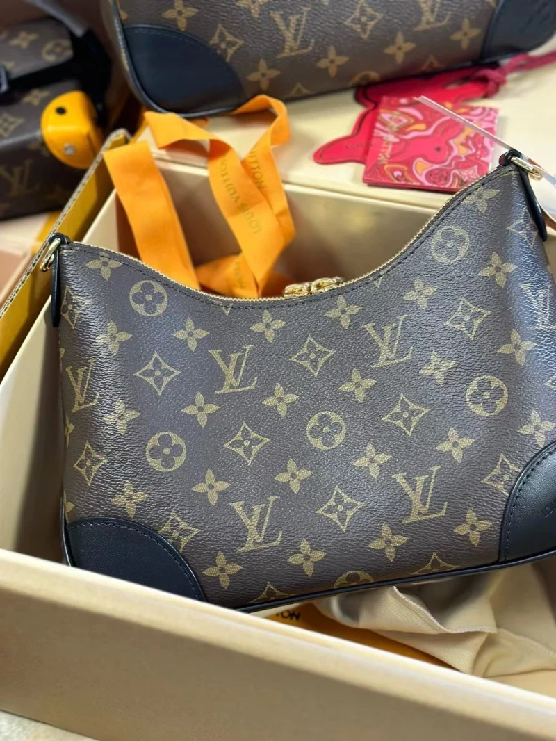 lv高仿 牛角包 (1)