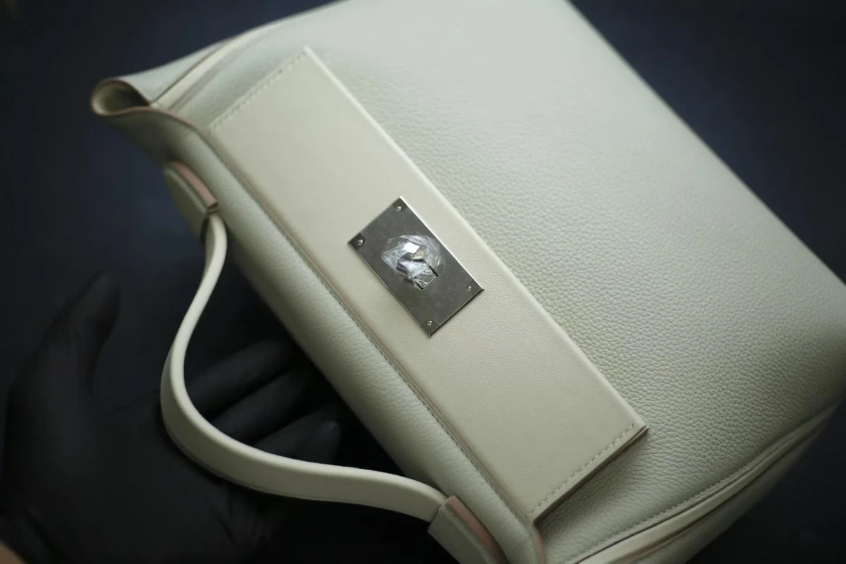 hermes高仿 kelly24 銀扣 奶昔白 (2)