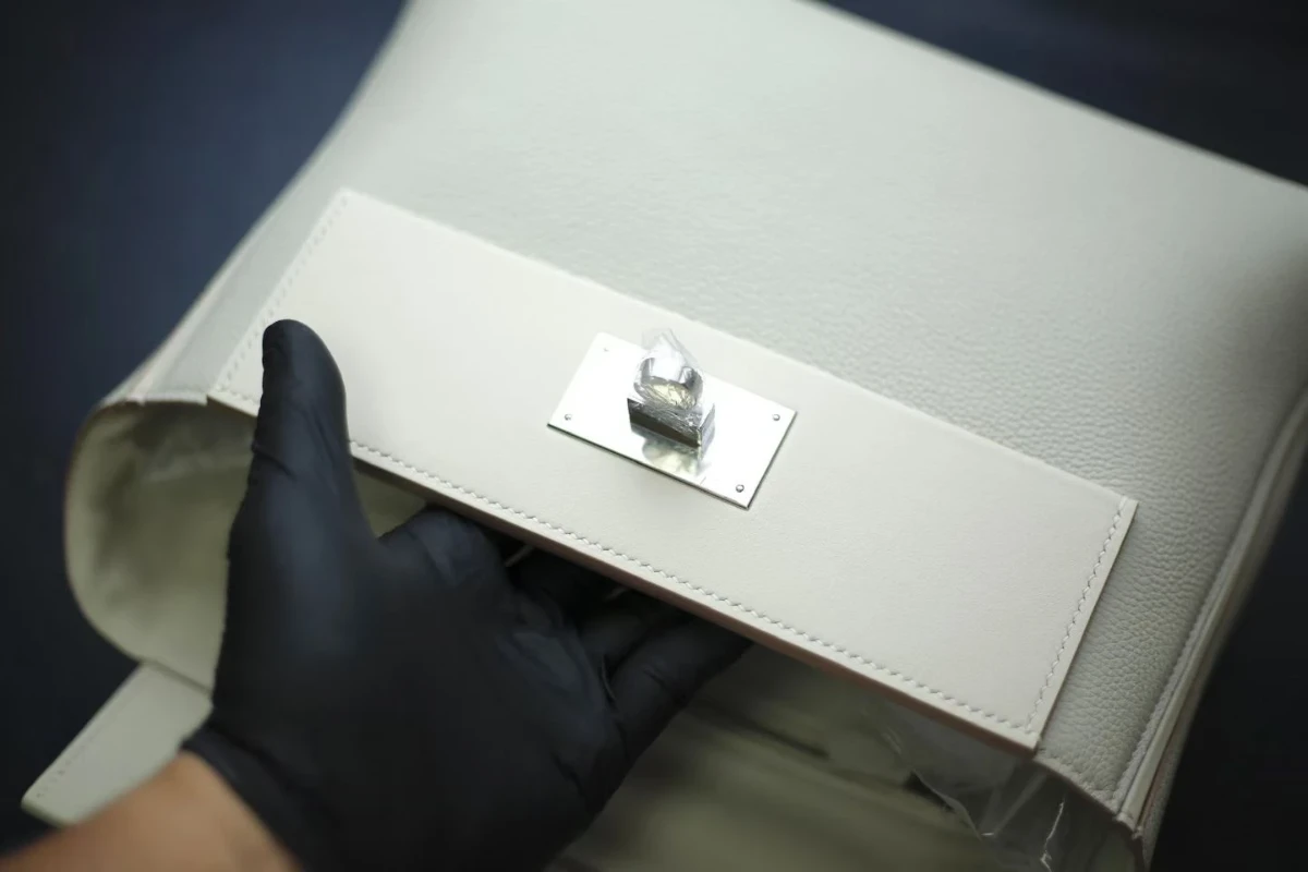 hermes高仿 kelly24 銀扣 奶昔白 (3)