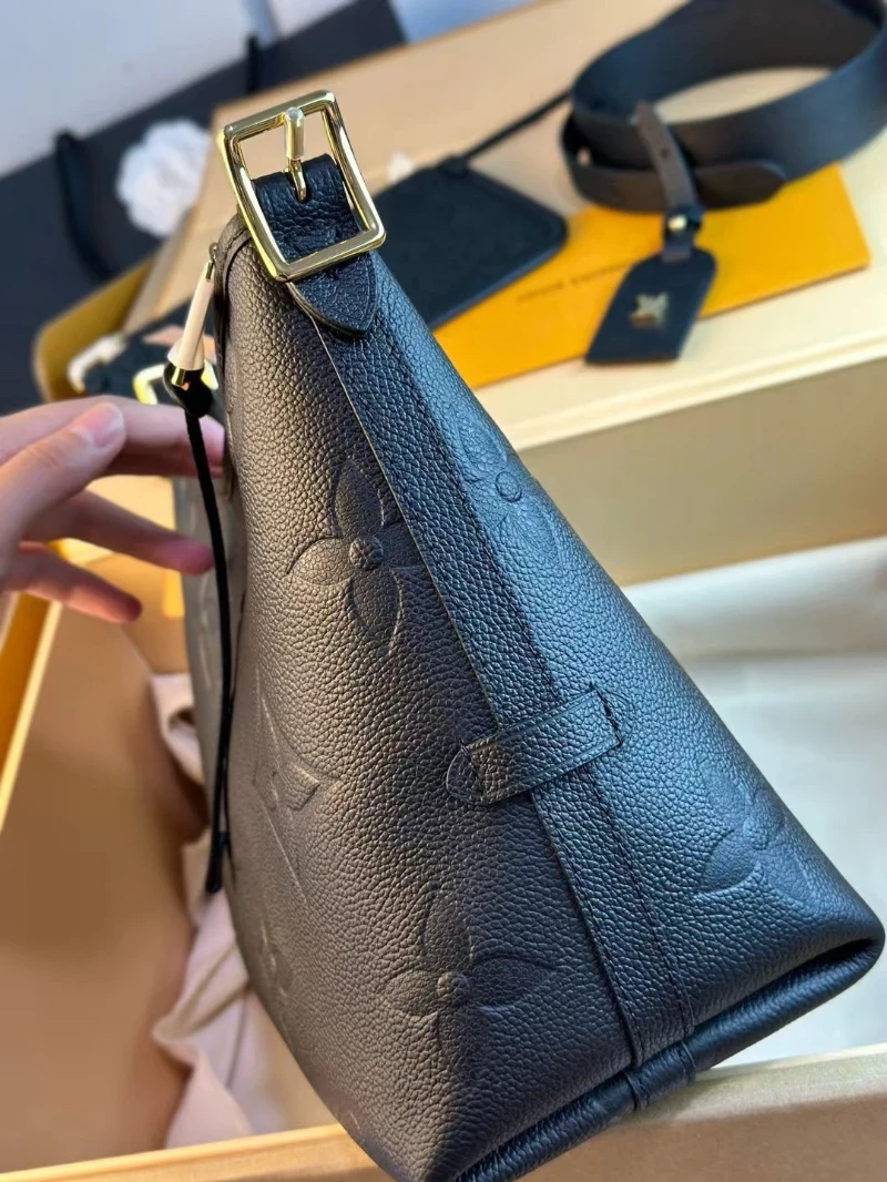 lv高仿 全皮款牛角包 黑色 (2)