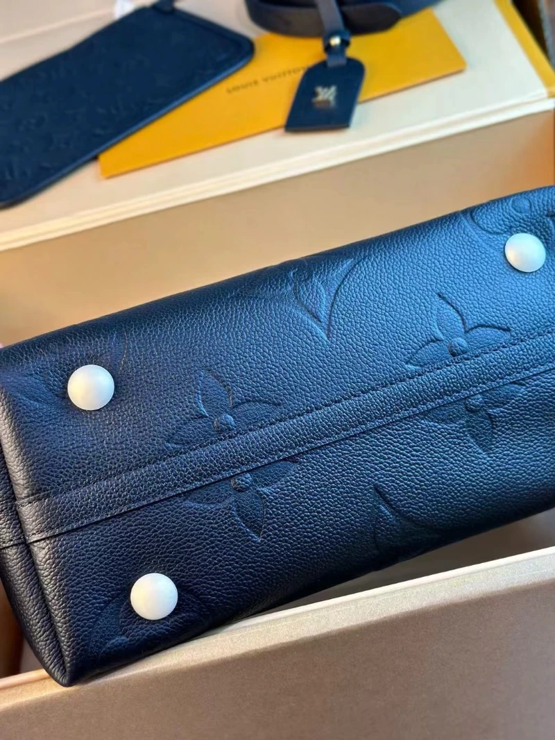 lv高仿 全皮款牛角包 黑色 (3)