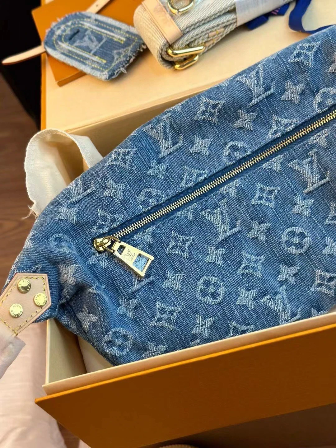 lv高仿 牛仔包 (2)