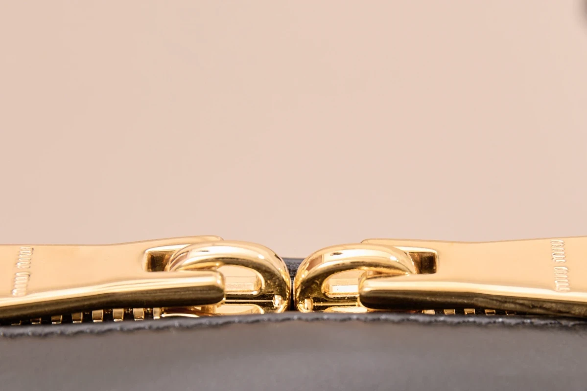 高仿miumiu黑色 小號 (5)