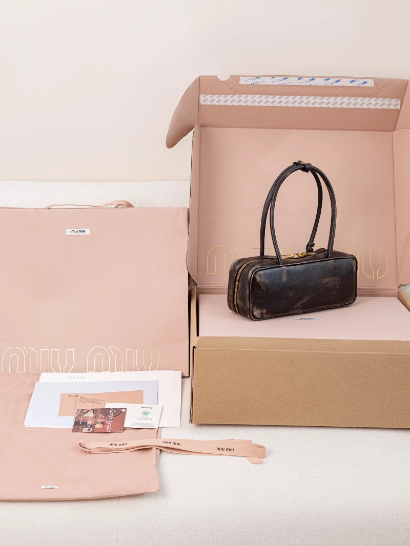 高仿miumiu 做舊擦色小號 (2)