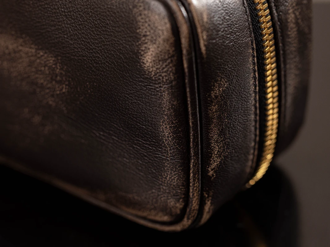 高仿miumiu 做舊擦色小號 (8)