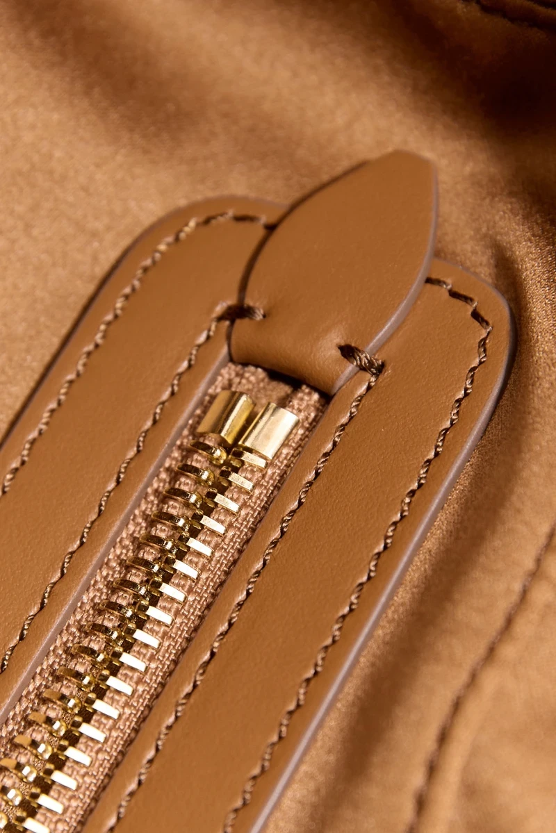 高仿miumiu 干邑色 中號 (1)