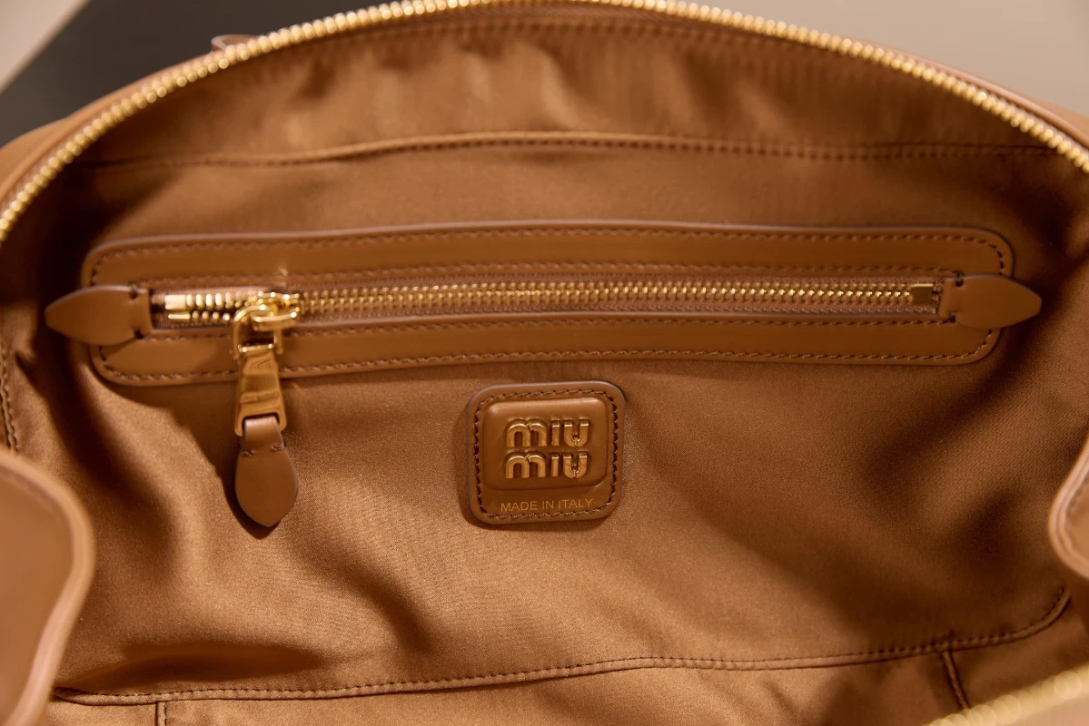 高仿miumiu 干邑色 中號 (2)