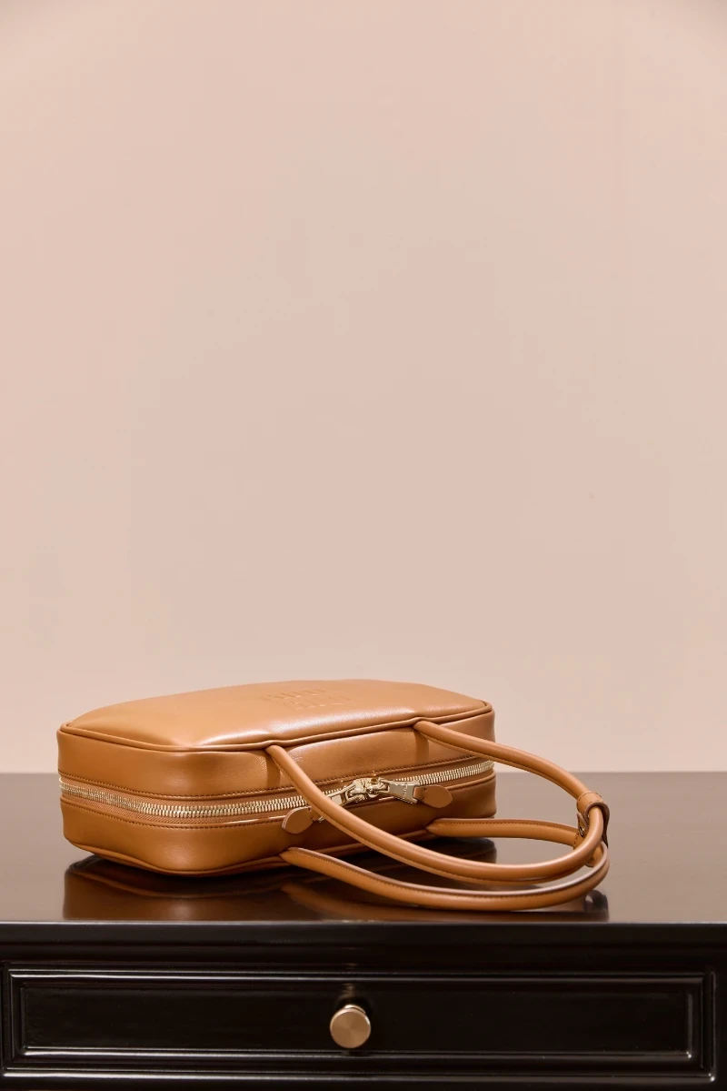 高仿miumiu 干邑色 中號 (3)