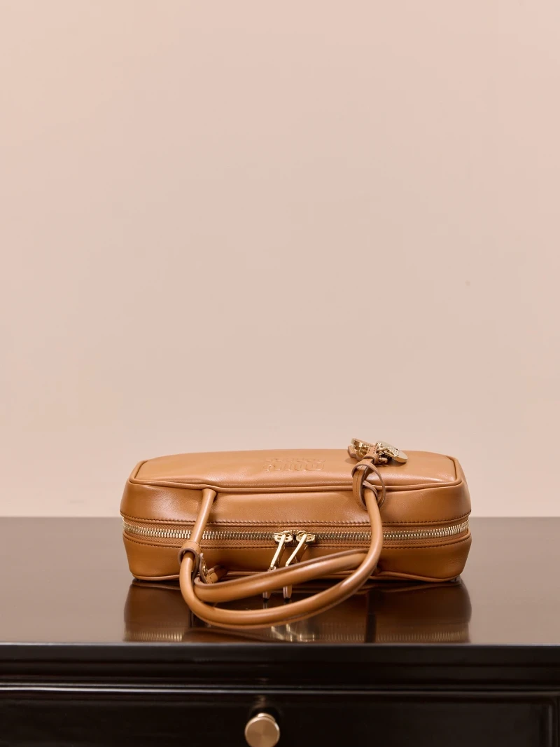 高仿miumiu 干邑色 小號 (4)