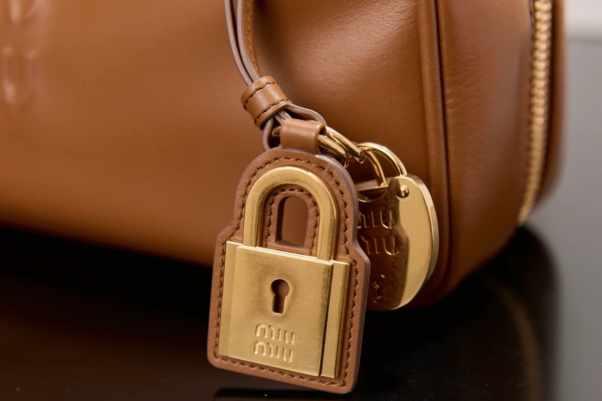 高仿miumiu 干邑色 小號 (7)