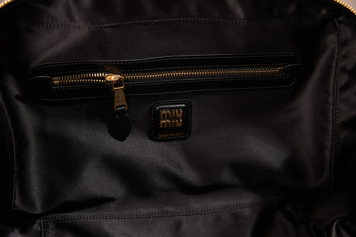 高仿miumiu 黑色 大號 (9)