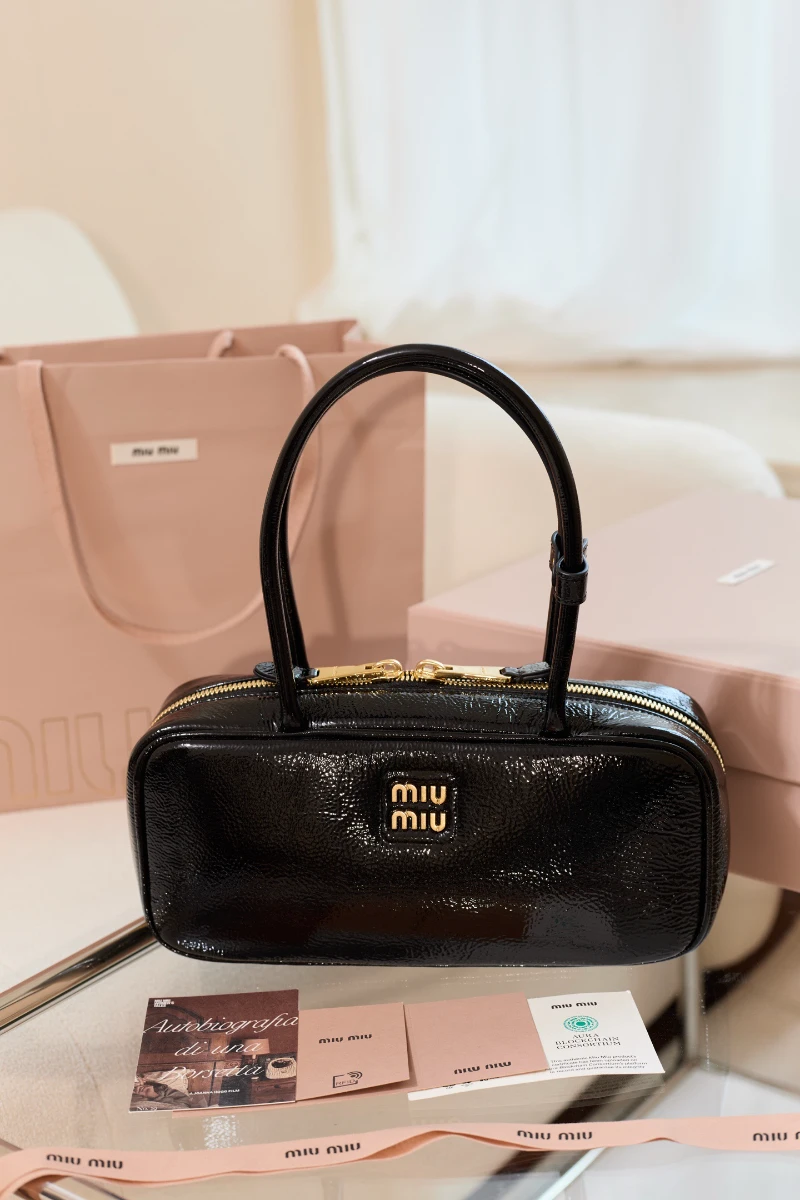 高仿miumiu beau 小號 黑漆色1