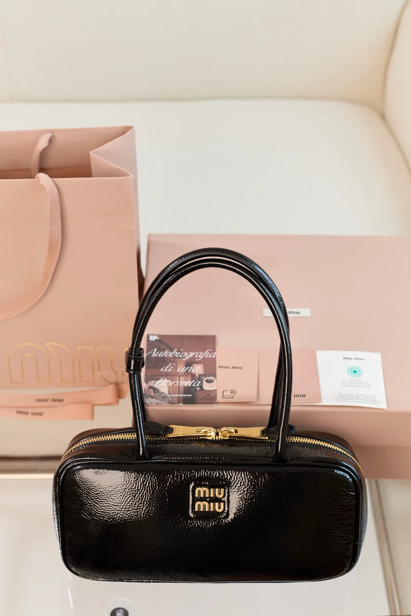 高仿miumiu beau 小號 黑漆色2
